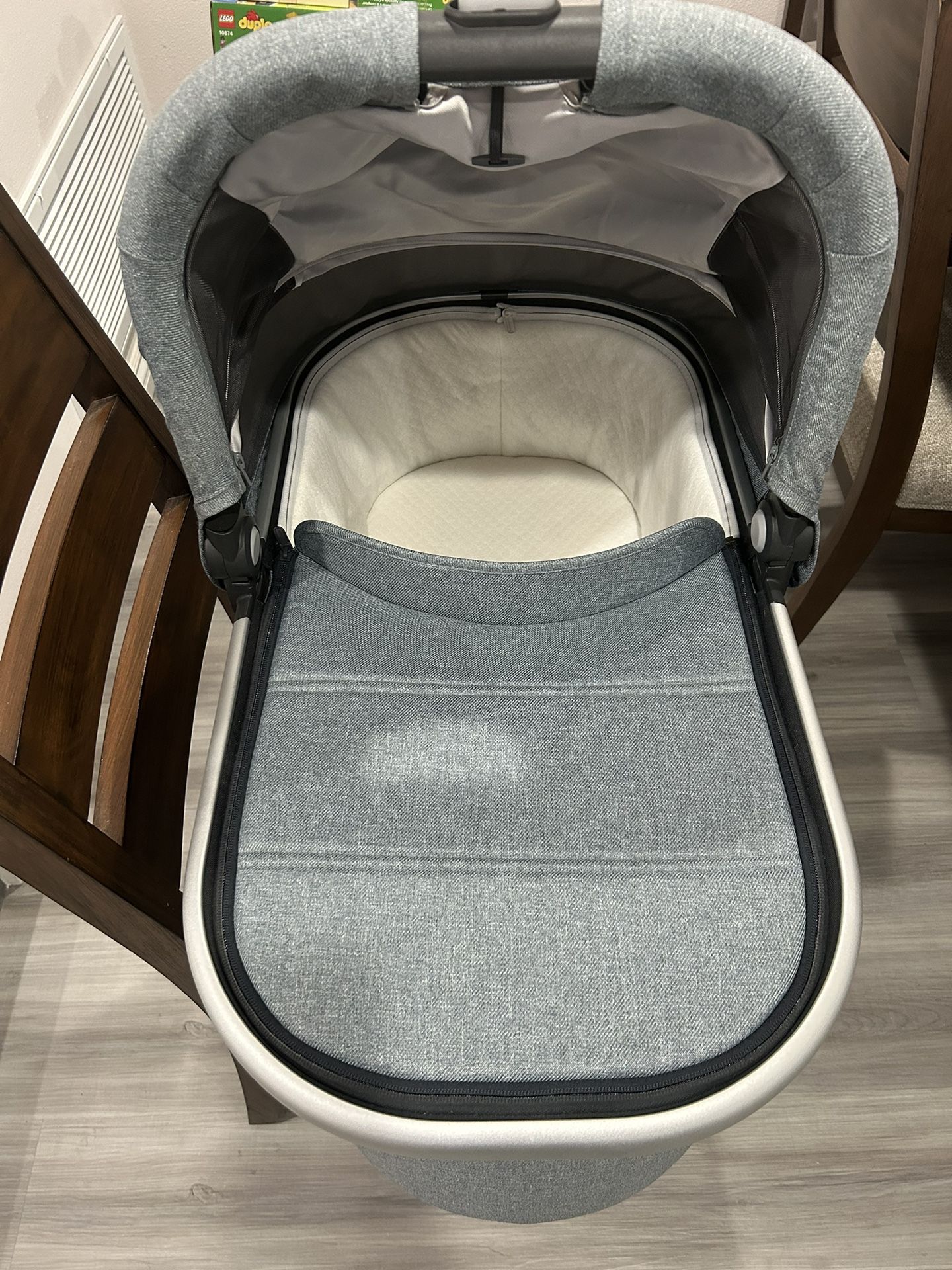 UPPAbaby Bassinet / Compatible with Vista, Cruz, Ridge, Minu Strollers / Overnight Sleep Solution / Mattress, Sheet, and Bug Shield Included