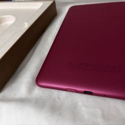Amazon Kindle Paper white Signature Edition 32 Gig Metallic Raspberry 2024 Edition Practically Brand New Used Less Then 10 Times Will Deliver , retail