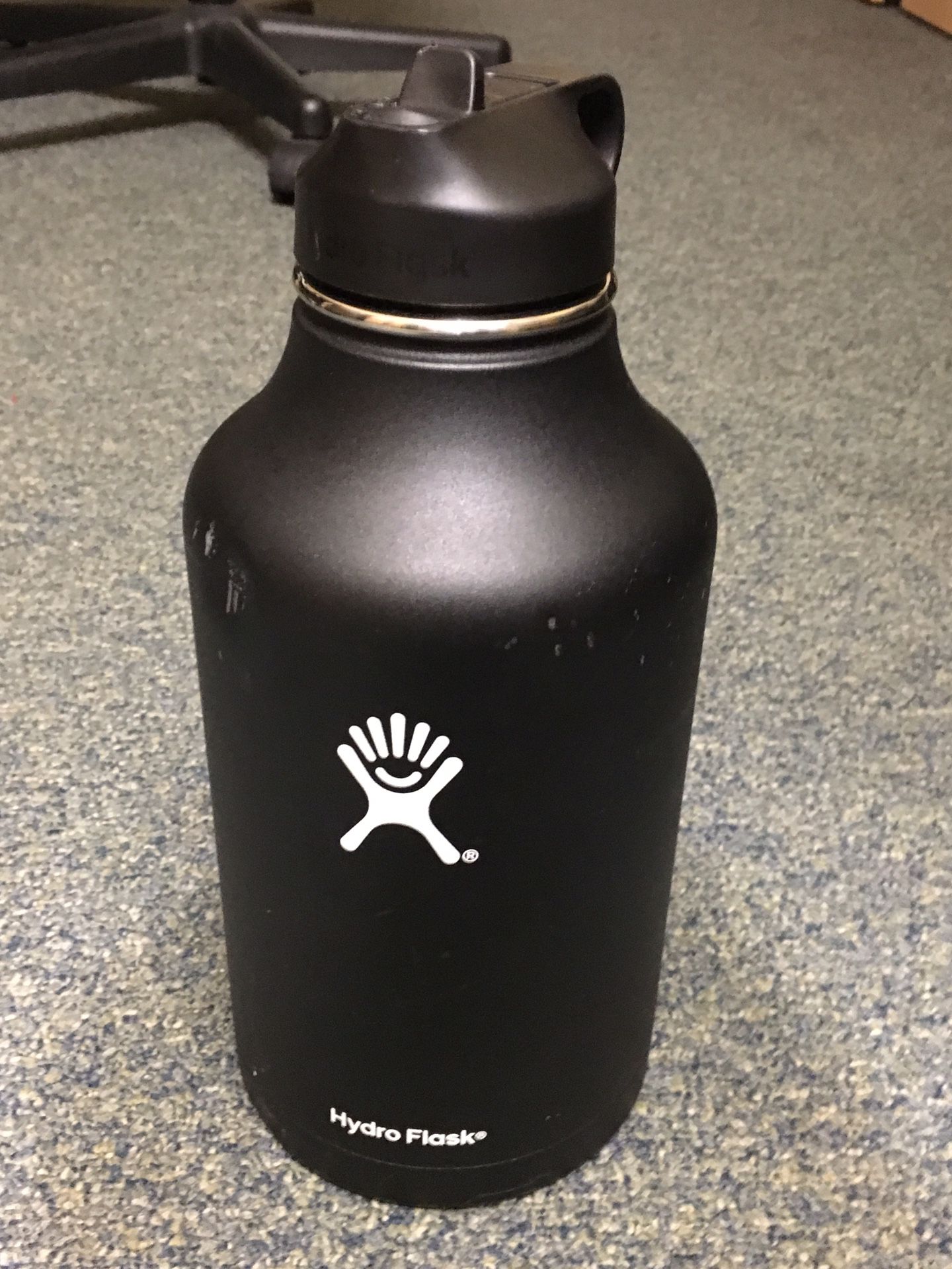 32oz Lychee Red Hydro Flask for Sale in Chula Vista, CA - OfferUp