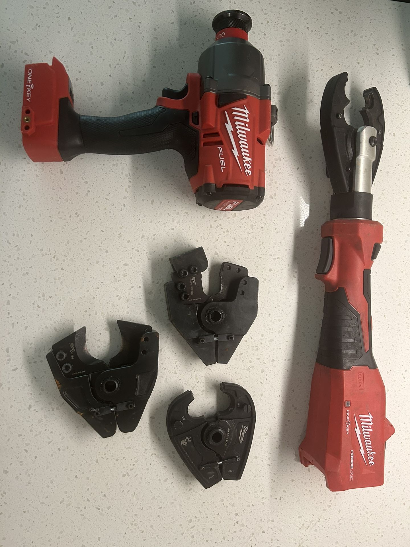 Milwaukee 2978-220 M18 FORCE LOGIC 6T Linear Utility Crimper Kit w/ O-D3 Jaw