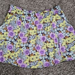 Anthropologie LeifNotes Flower Lined Mini Skirt SZ 4 Floral Medium Bright Colors

Excellent condition,  no flaws
Lined, 2 side pockets 
Approximate me