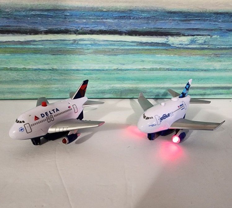 Jet Blue And Delta Toy Planes