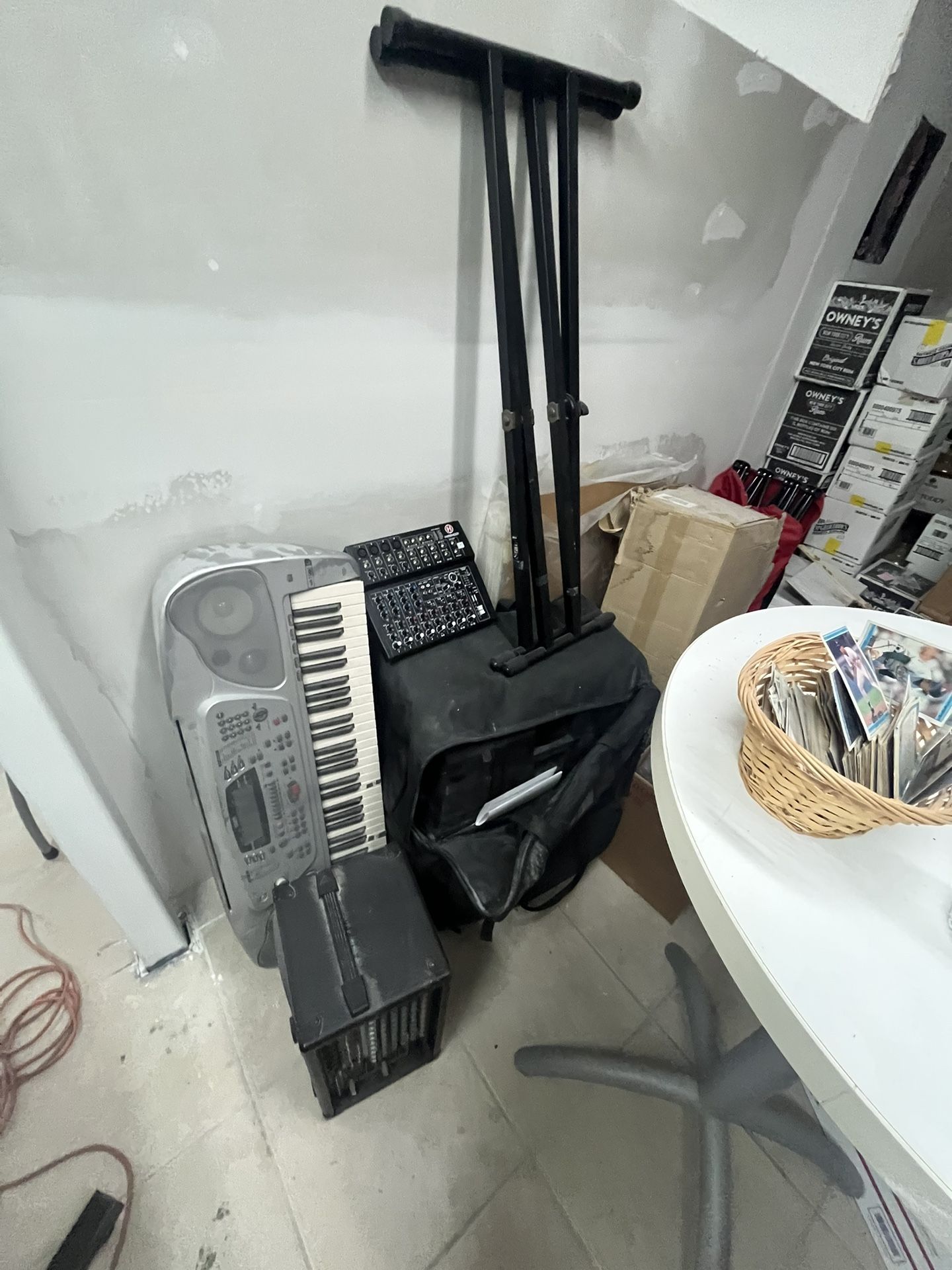 GEM WJ 1000 L keyboard , preamp , speakers , controler etc