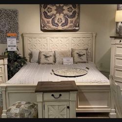 Antique White Farmhouse/ Casual Style Headboard, Footboard , Rails, Dresser, Mirror , Nightstands 👉 7 Piece Bedroom Set 💥 Financing Options ✅