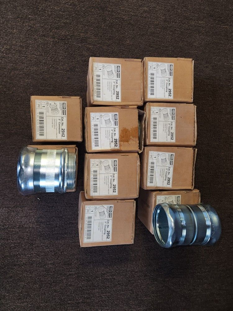 10 Hubbell 3" EMT Couplings / Connectors New In Box