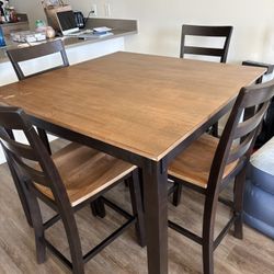 Dinning Room Table  With Matching Chairs