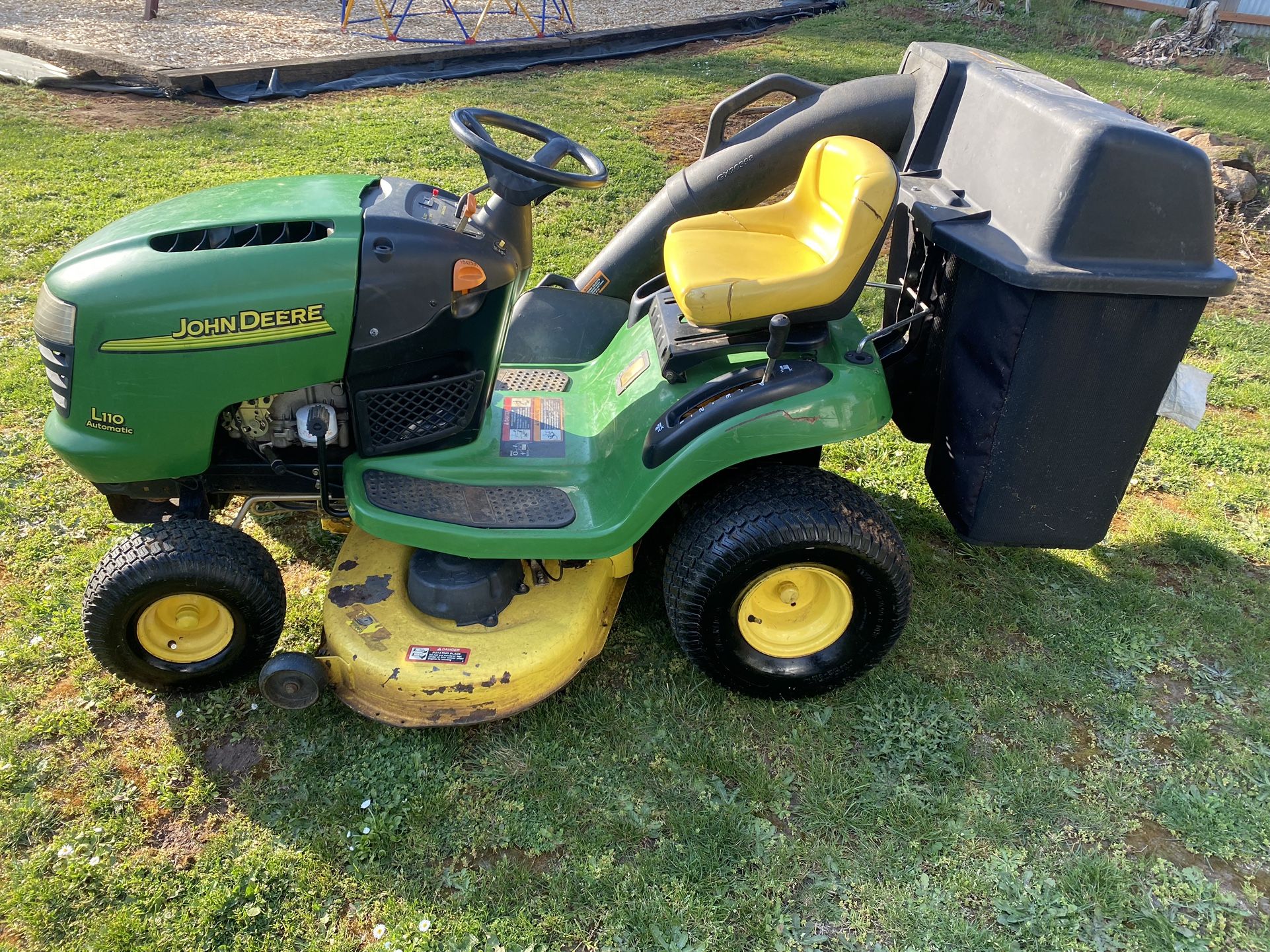 Riding Lawnmower 