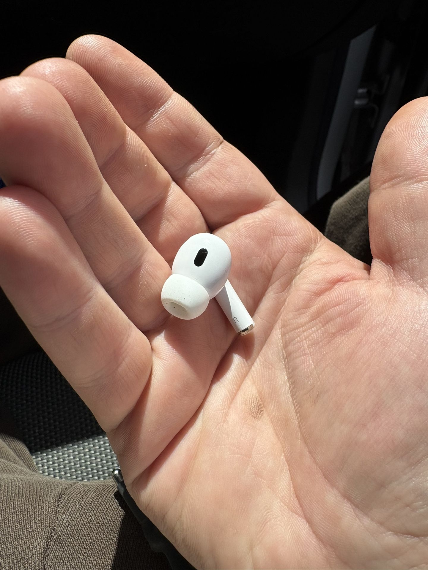 RIGHT APPLE AIR POD PRO