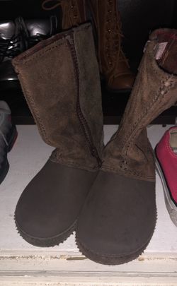 Girl croc boots 9c