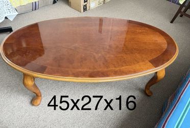 Like new Oval Wood Coffee Table