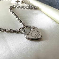 Pre-loved “Return to Tiffany Love Lock Necklace"! 