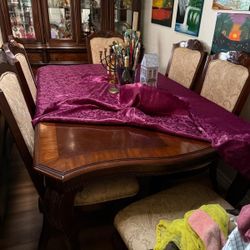 Dining Table With 10 Chairs  And  Glass Show Case