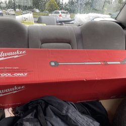 Milwaukee M 12 dual power tower light