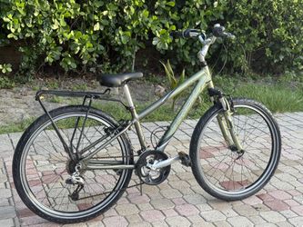 26 TREK NAVIGATOR 300 - 3-7 SPEED  - READY TO RIDE