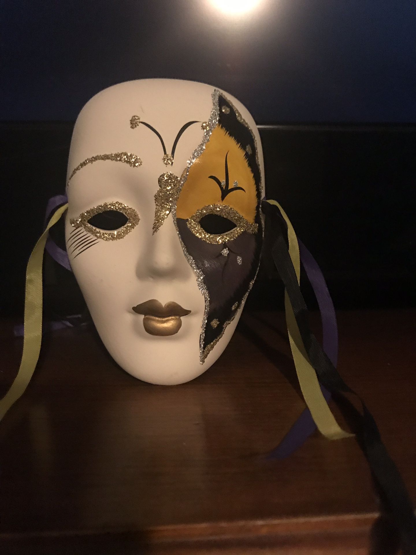 Fine China decorator wall mask 4 inc tall