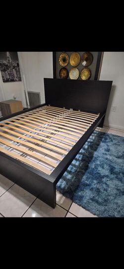 Queen bed