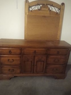 Dresser With Mirror