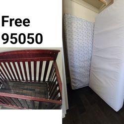 Free baby crib with 2 matresses