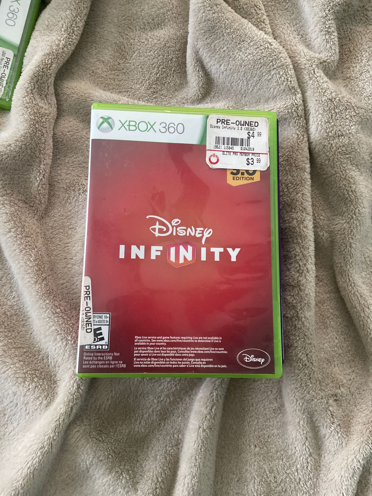 Disney infinity game for Xbox 360 (doesn’t come with characters)