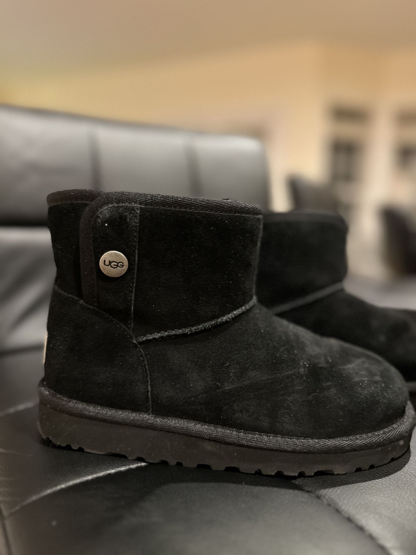 Ugg Youth - Size 2