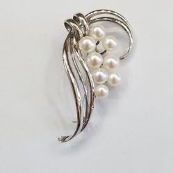 Vintage Pearl Pin