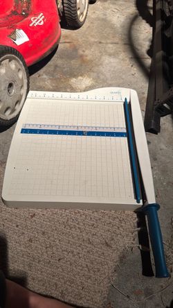Paper cutter