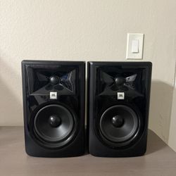 Pair of JBL 305P MkII 5” Powered Studio Monitors – Excellent Condition
