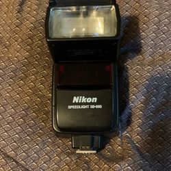 Nikon Speed light SB 600