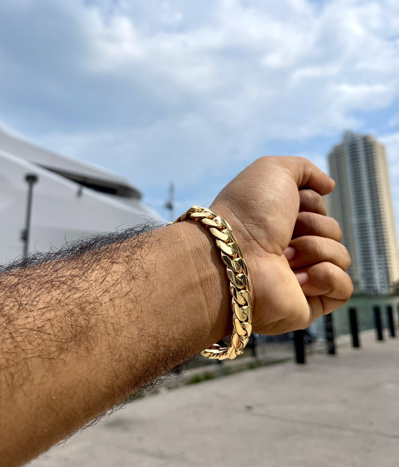18mm 9” Miami Cuban Link Bracelet ress And Stretch By The Best In Downtown  Miami (Gold14k) Over Silver for Sale in Miami, FL - OfferUp