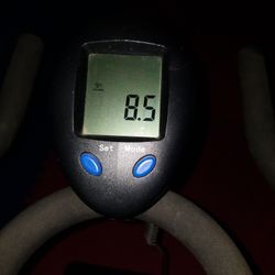 GOLD'S GYM EXERCISE BIKE
