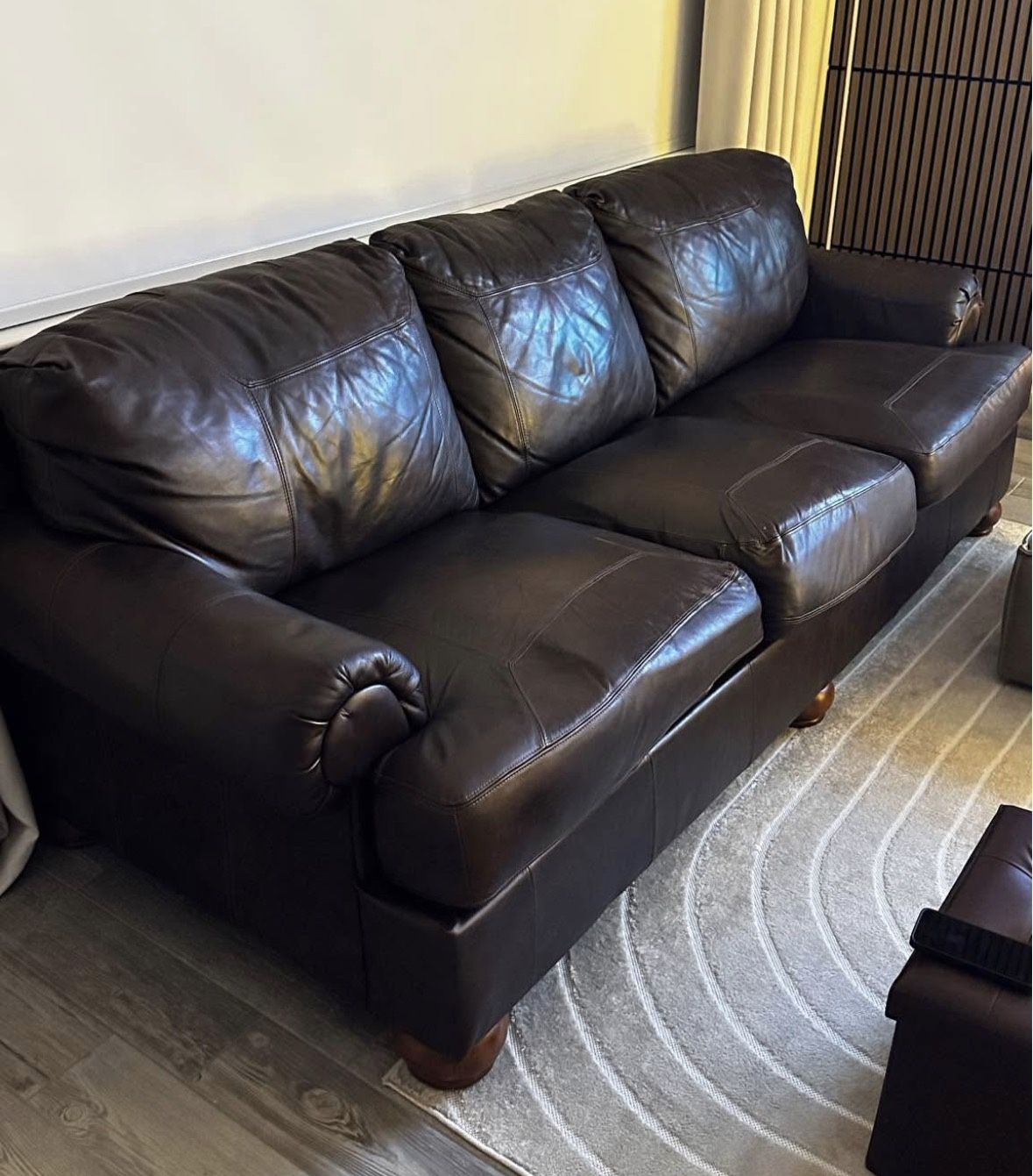 89” Walnut Leather Sofa – Clean Comfortable . PRICE INCLUDING DELIVERY
