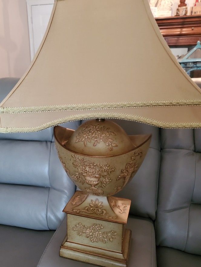 BEAUTIFUL,VINTAGE LAMP