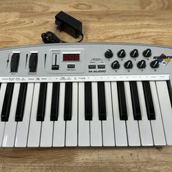 m-audio oxygen 8 MIDI Keyboard  