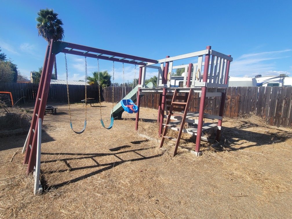 Free Swingset