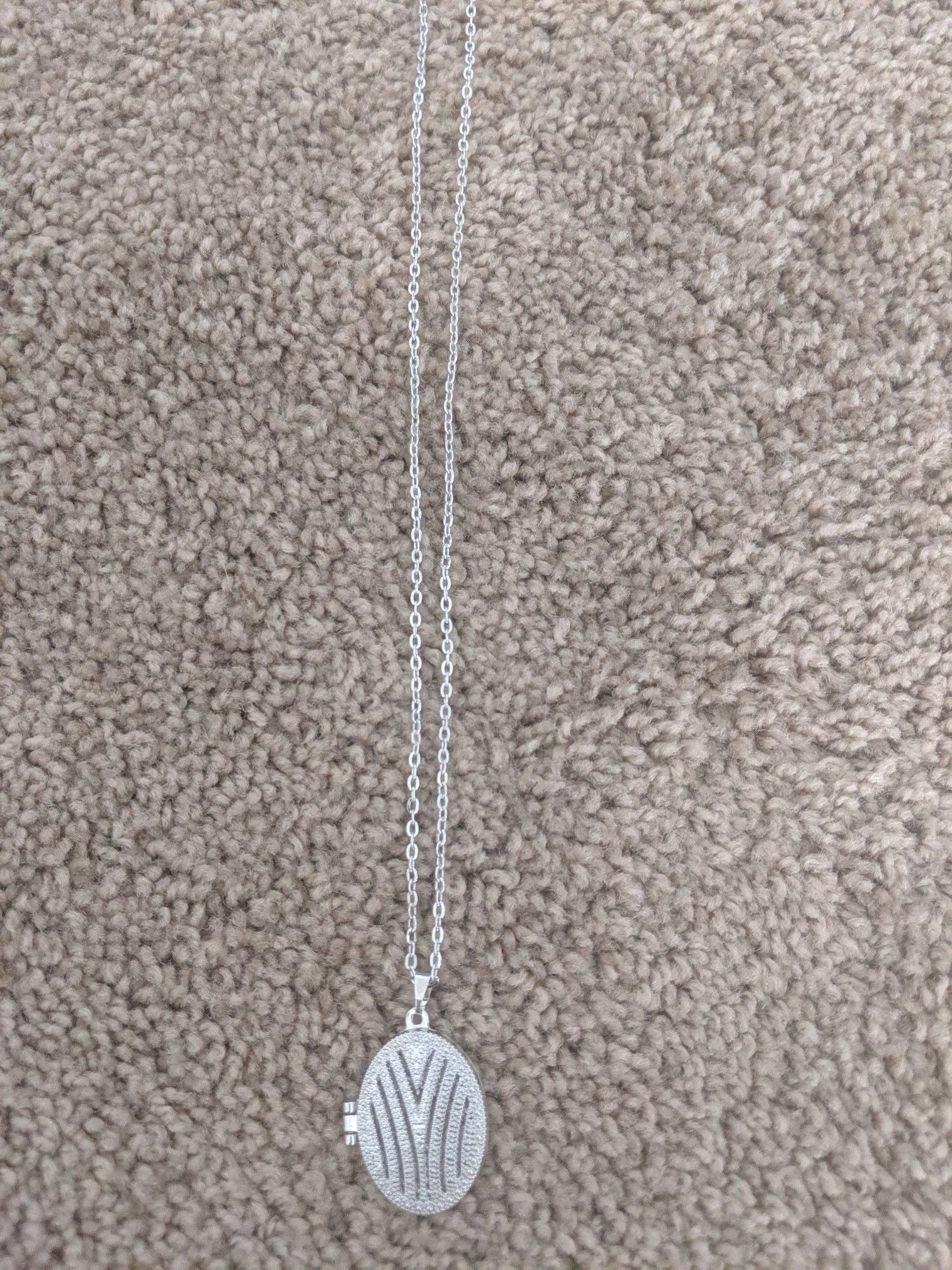 Necklace w/ locket