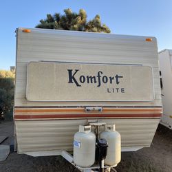 1979 Komfort 23 ft   travel  trailer