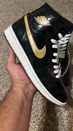 Jordan 1 Retro “Black Metallic Gold” 2013