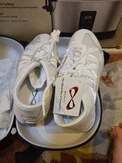 Nfinity White Cheer Shoes Size 8 + Red Carrying Case – Brand New