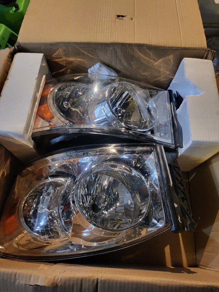 06-08 Ram 1500 And 06-09 2(contact info removed) Ram Headlights 