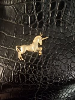 Gold tone unicorn charm