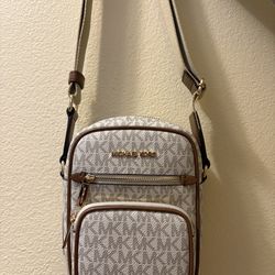 Crossbody purse