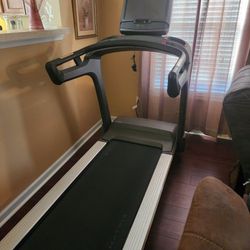 Matrix T75 Treadmill PERFECT FOR NEW YEARS RESOLUTIONS!