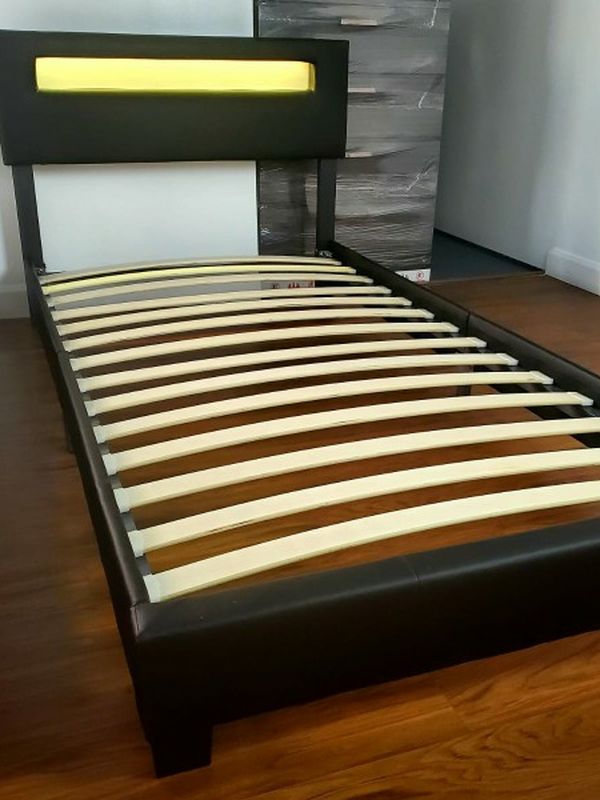 NEW IN BOX FULL UPHOLSTERED BED FRAME PLATFORM 😊 MATTRESS SOLD SEPARATELY