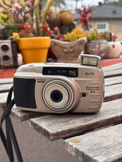 Vintage Minolta supreme freedom zoom - 35mm film camera