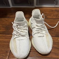 White Yeezys boost V2 350