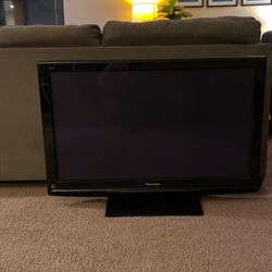 42 Inch Panasonic Flat Screen TV — Perfect For Dorm Or Kids Room