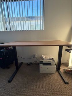 Adjustable standing desk with manual handle 4’9”x2’5”