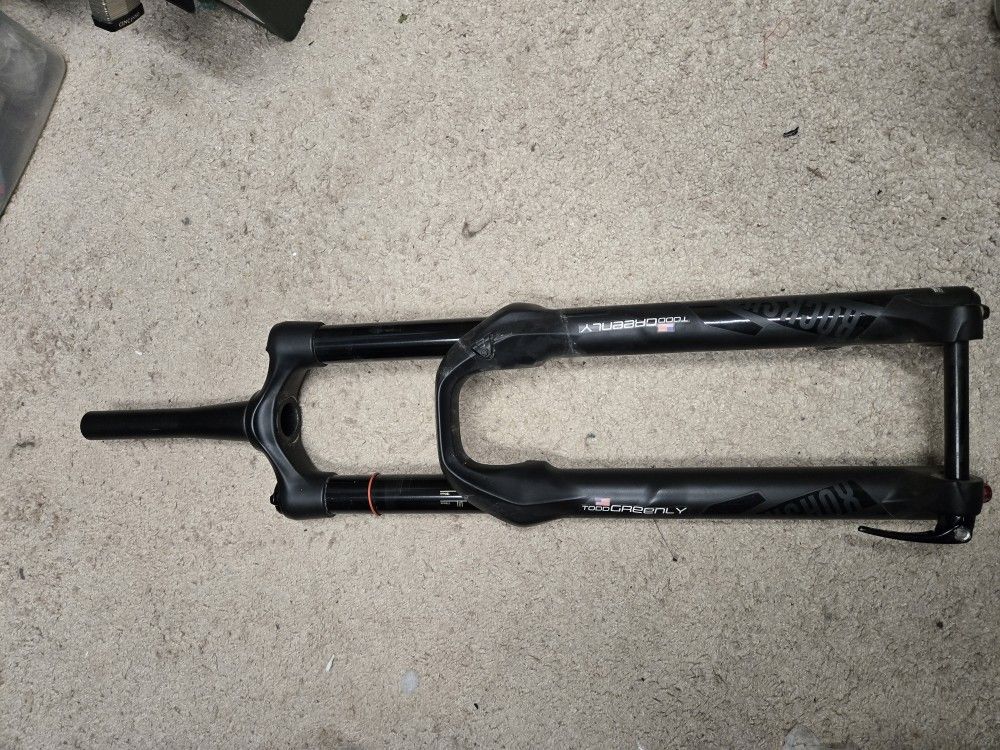 27.5 Rock Shox Lyric Rc3