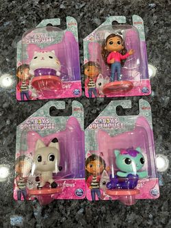 Dreamworks Gabby Dollhouse Lot of 4 figures. Also can be used as cake Toppers. Tallest is approximately 3 inches tall. Brand new factory sealed. S