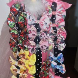 bows/moños